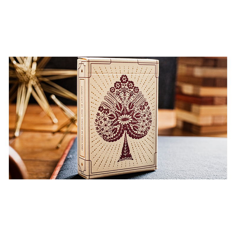 Papercuts: Intricate Hand-cut Playing Cards by Suzy Taylor wwww.jeux2cartes.fr