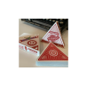 Cartes à jouer triangulaires (rouges) wwww.jeux2cartes.fr